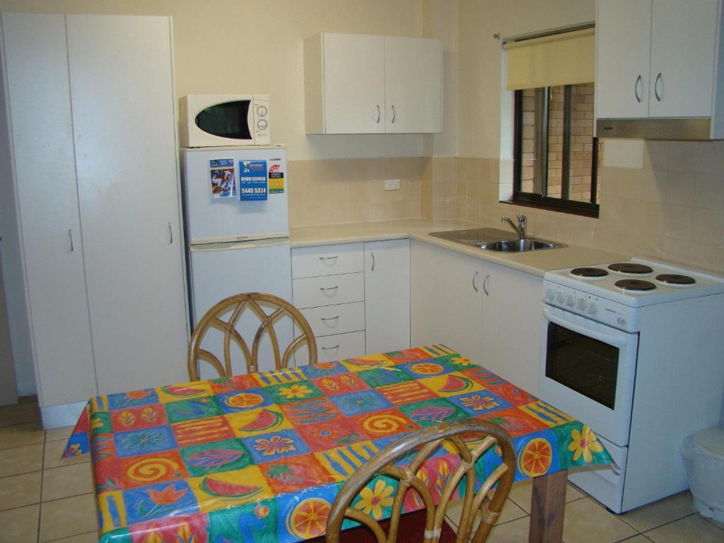 Noosa Yallambee Holiday Apartments Noosaville Exterior foto